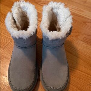 UGG Gray buckle strap boots with Cream Lining..New without tags.